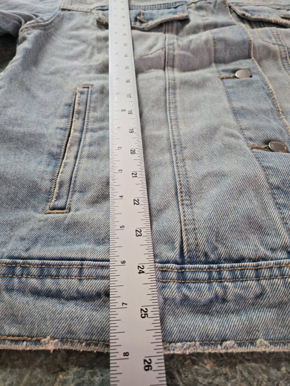 Universal Thread Women’s Oversized Denim Jacket Size M Light Wash 100% Cotton - Picture 9 of 10